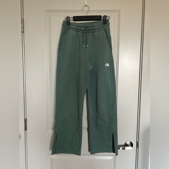 The North Face Pants - The North Face women’s Evolution Forest Green Wide Leg Fleece Sweatpant Joggers
